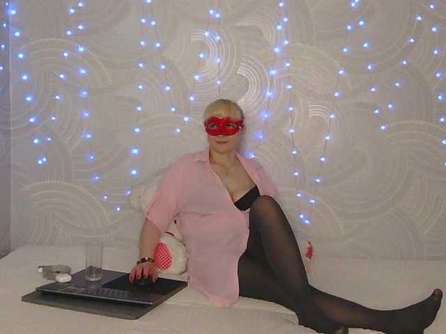 Iinna's BongaCams show and profile