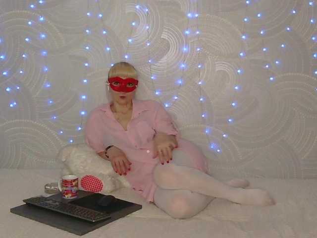 Iinna's BongaCams show and profile