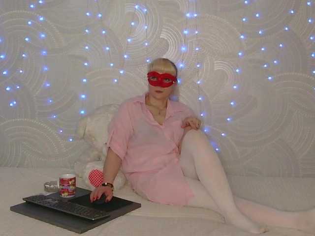 Iinna's BongaCams show and profile