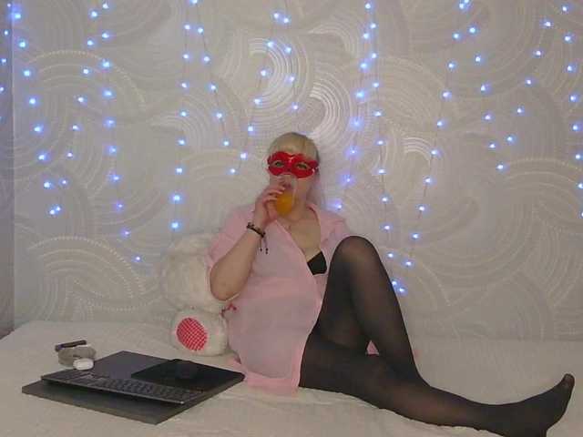 Iinna's BongaCams show and profile