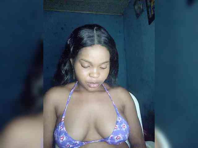curvy-Queen12 webcam