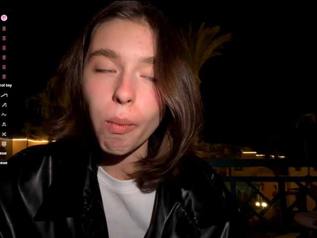 EvonneHeally's BongaCams show and profile