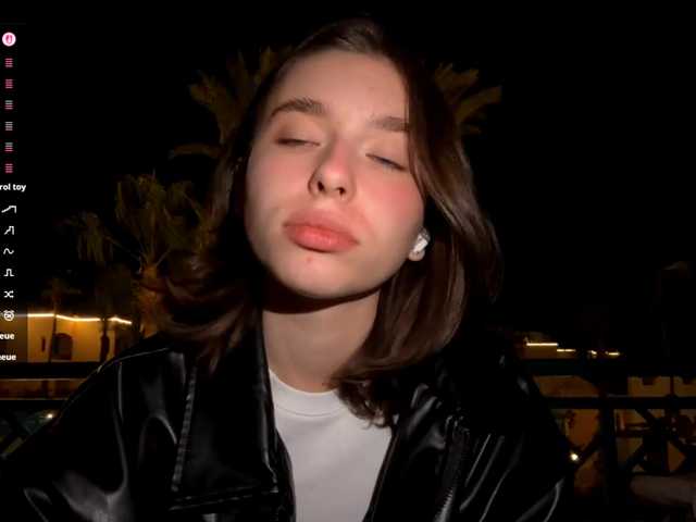 EvonneHeally's BongaCams show and profile