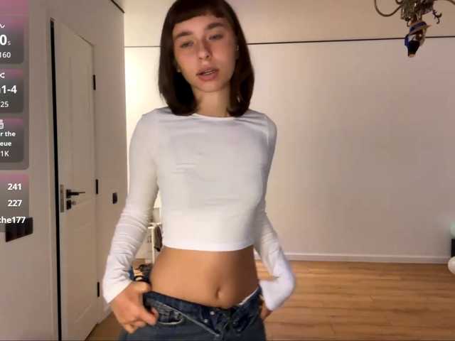 EvonneHeally broadcasting live