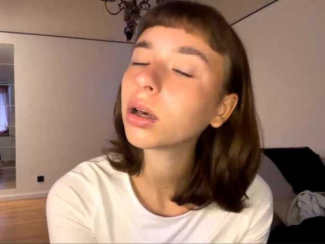 EvonneHeally's BongaCams show and profile