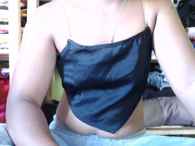 Noumia's BongaCams show and profile