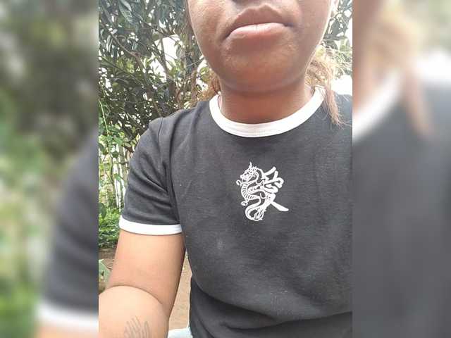 Noumia's BongaCams show and profile