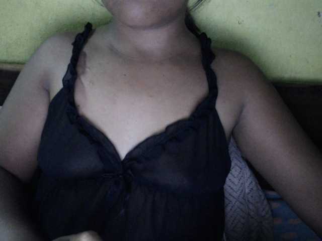 Noumia's BongaCams show and profile