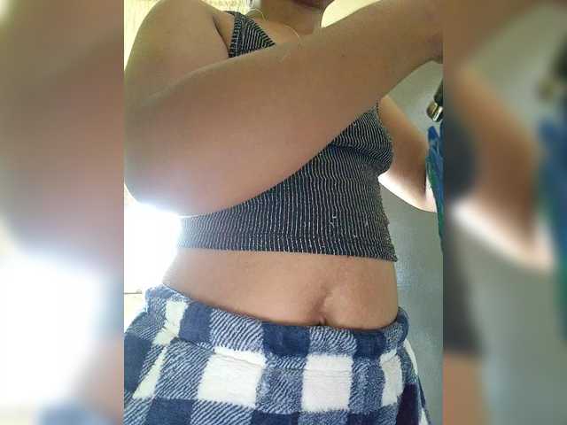 Noumia's BongaCams show and profile