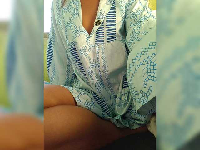 Noumia's BongaCams show and profile