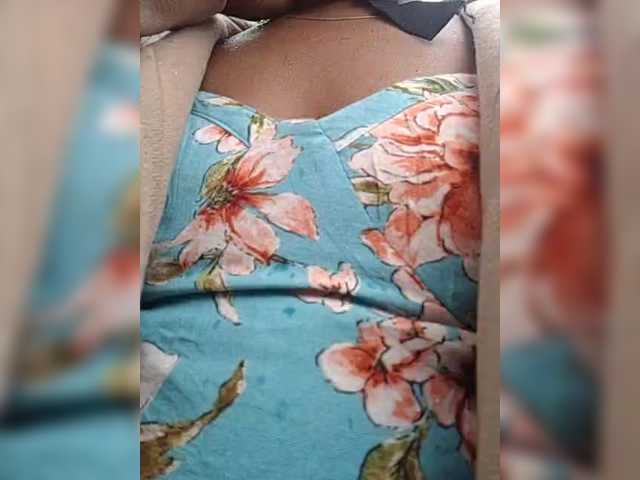 Noumia's BongaCams show and profile