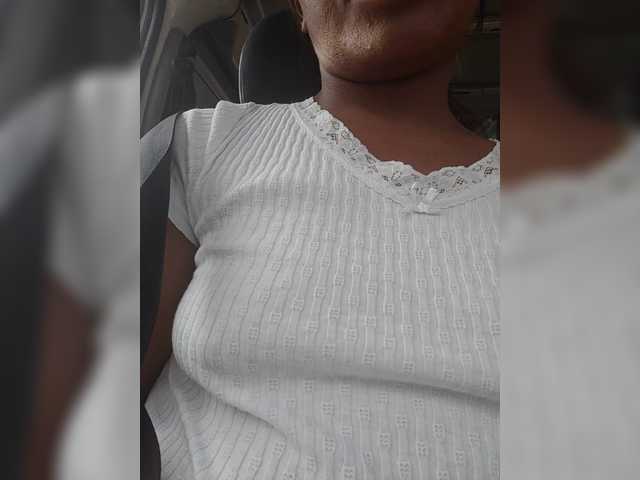 Noumia's BongaCams show and profile