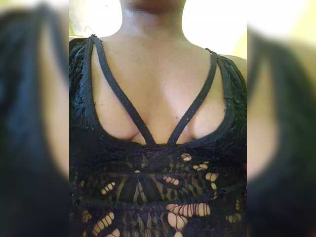 Noumia's BongaCams show and profile