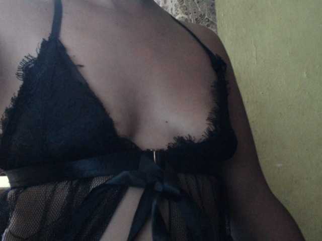 Noumia's BongaCams show and profile