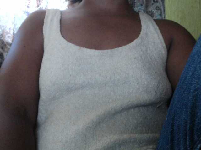 Noumia's BongaCams show and profile