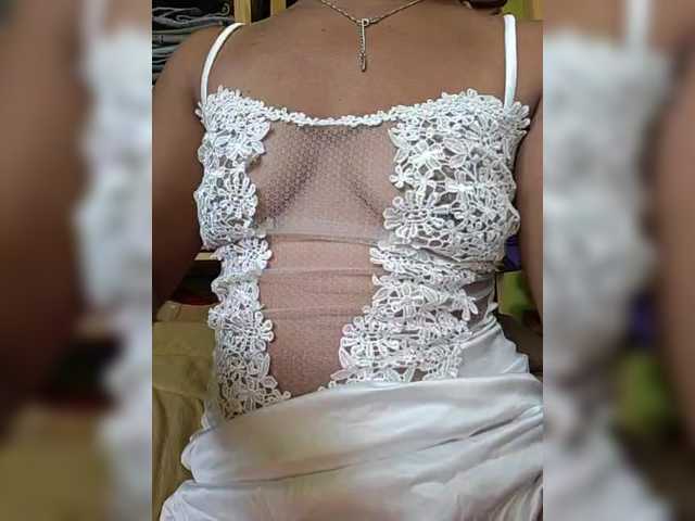 Noumia's BongaCams show and profile