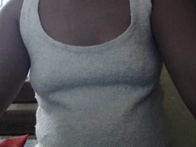 Noumia's BongaCams show and profile