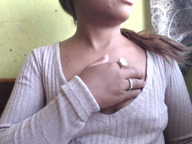 Noumia's BongaCams show and profile