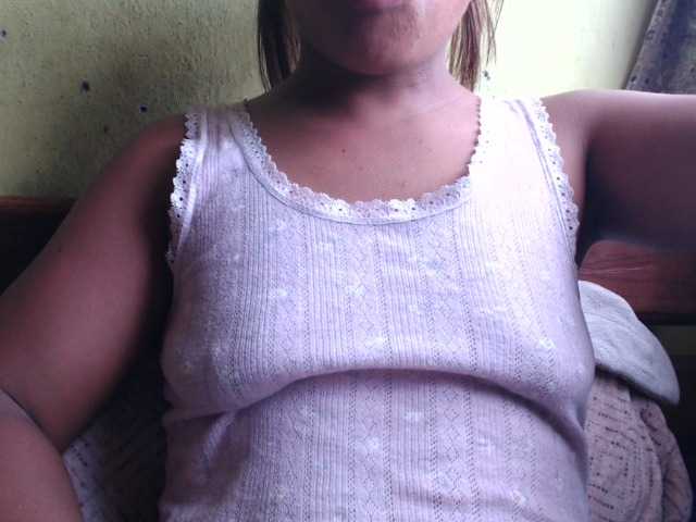 Noumia's BongaCams show and profile