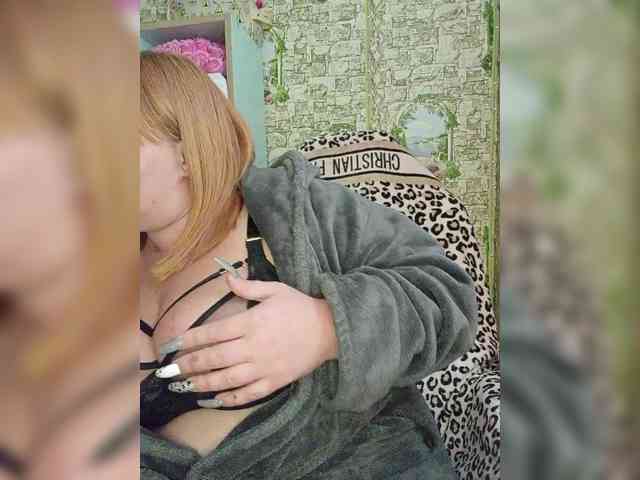 Miss-Tits2025 webcam