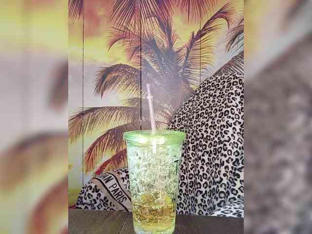 Miss-Tits2025 webcam