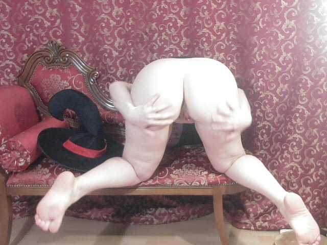 AmanelWhite's BongaCams show and profile