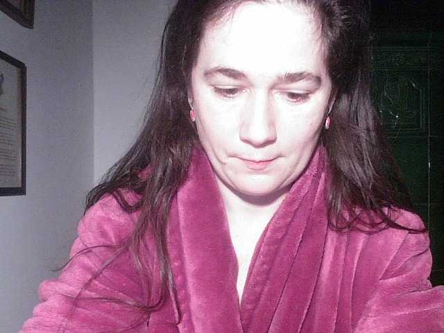 AmanelWhite's BongaCams show and profile