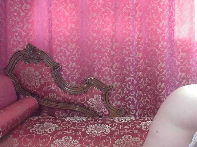 AmanelWhite's BongaCams show and profile