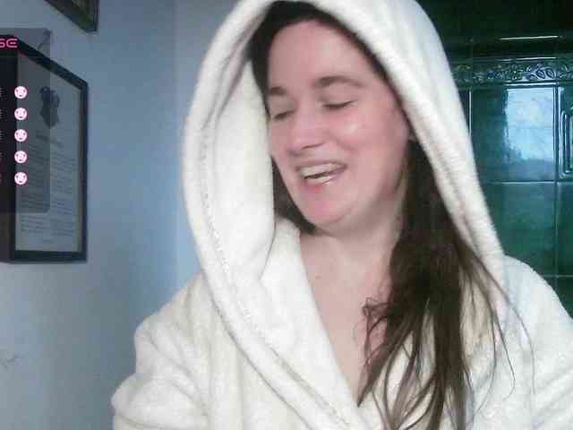 AmanelWhite AmanelWhite