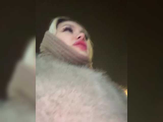 go to chat with James-Eva0