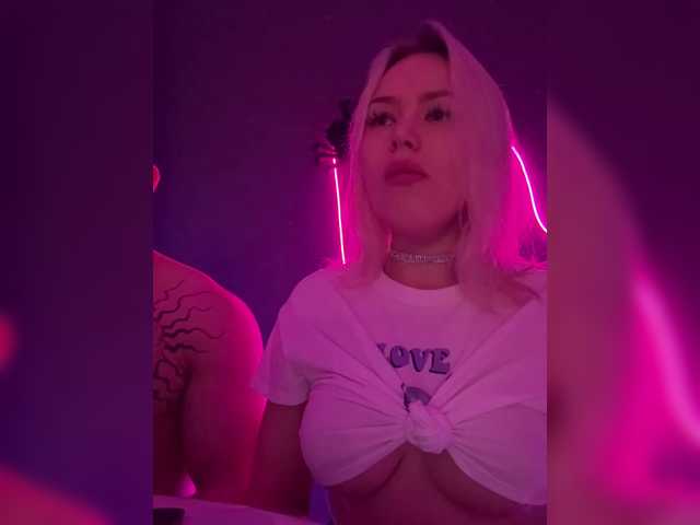 go to chat with James-Eva0