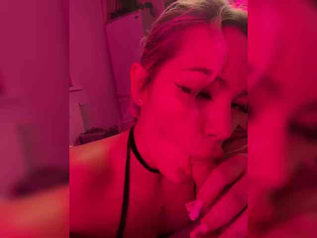 James-Eva0 Live Webcam on {site_name}