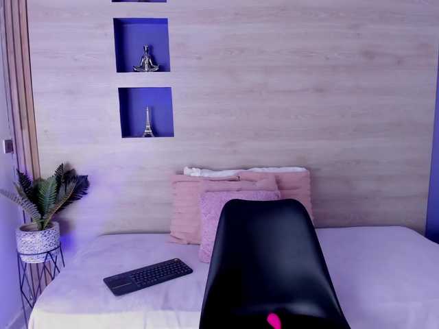 Hillary-hott webcam bongacams model stream image