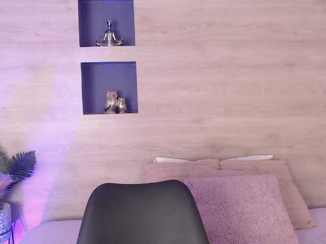 Hillary-hott's BongaCams show and profile