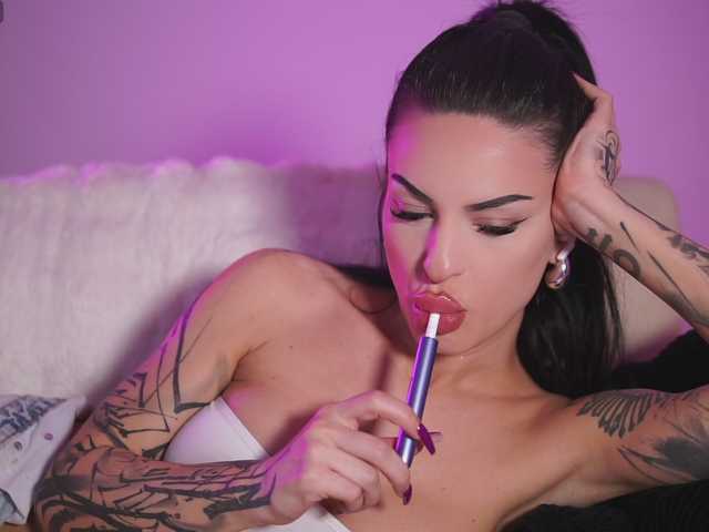 GiaInked's BongaCams show and profile