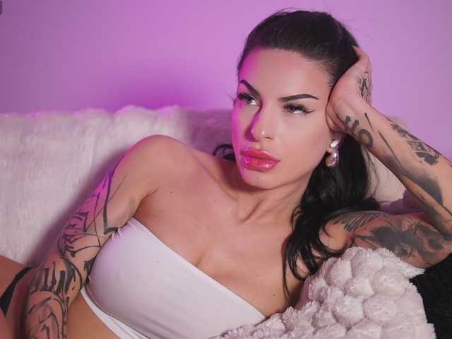 GiaInked's BongaCams show and profile