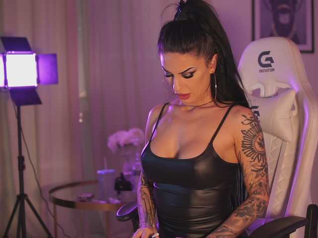 GiaInked's BongaCams show and profile