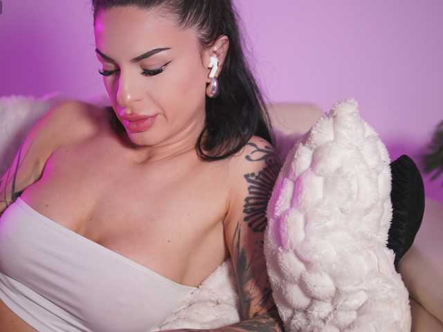 GiaInked's BongaCams show and profile