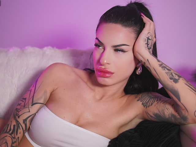GiaInked's BongaCams show and profile