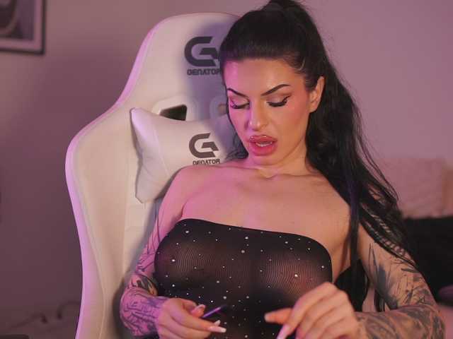 GiaInked's BongaCams show and profile