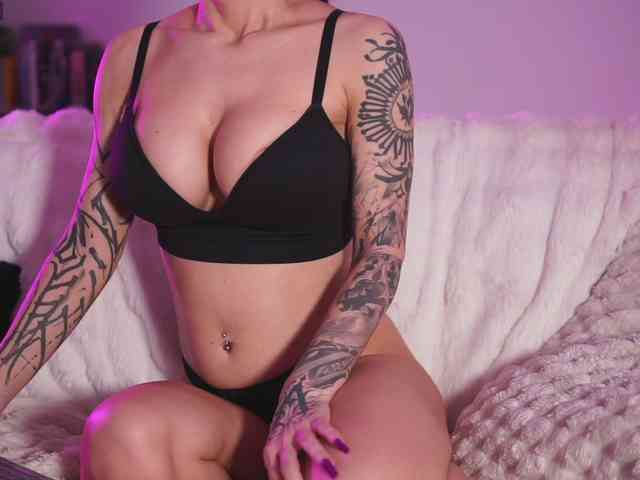 GiaInked Live Webcam on BongaCams