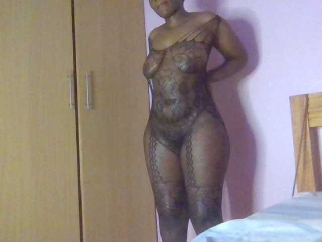 Naughtyliby webcam bongacams model stream image