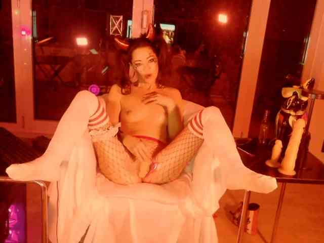 smallestgirlinchat01 webcam