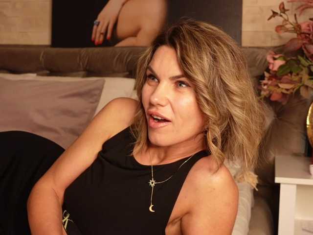 FeliciaKrige's BongaCams show and profile