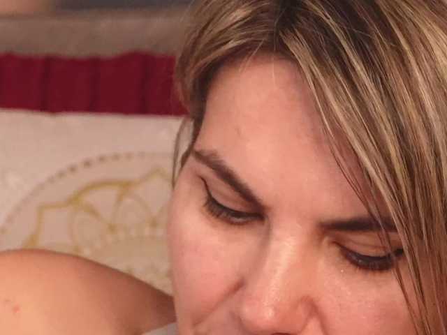 FeliciaKrige's BongaCams show and profile