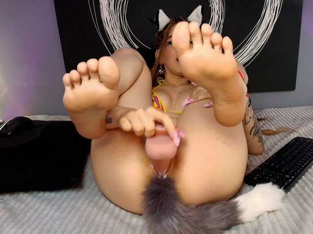 AlannaViera's BongaCams show and profile