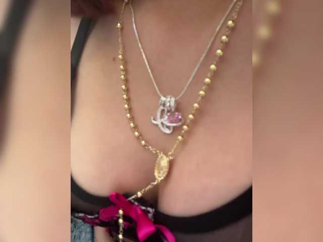 AlannaViera's BongaCams show and profile