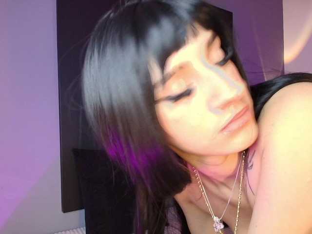 AlannaViera's BongaCams show and profile