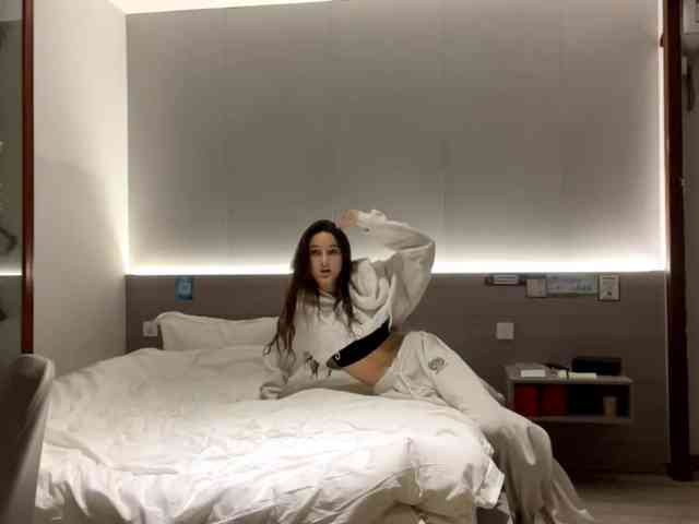 WildBeetle Live Webcam on BongaCams