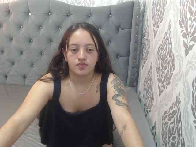 lauraxshein webcam